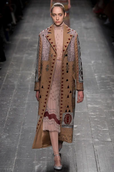 Look 24